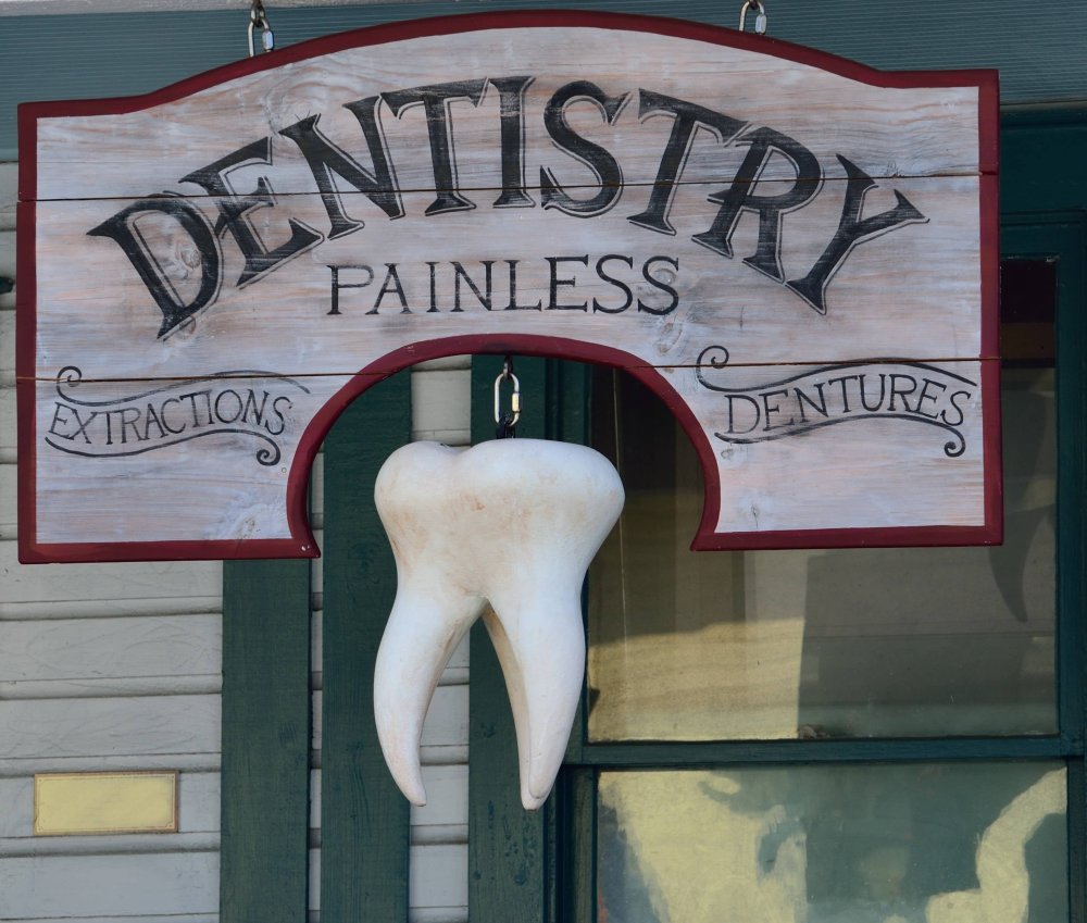 old timey dentistry sign